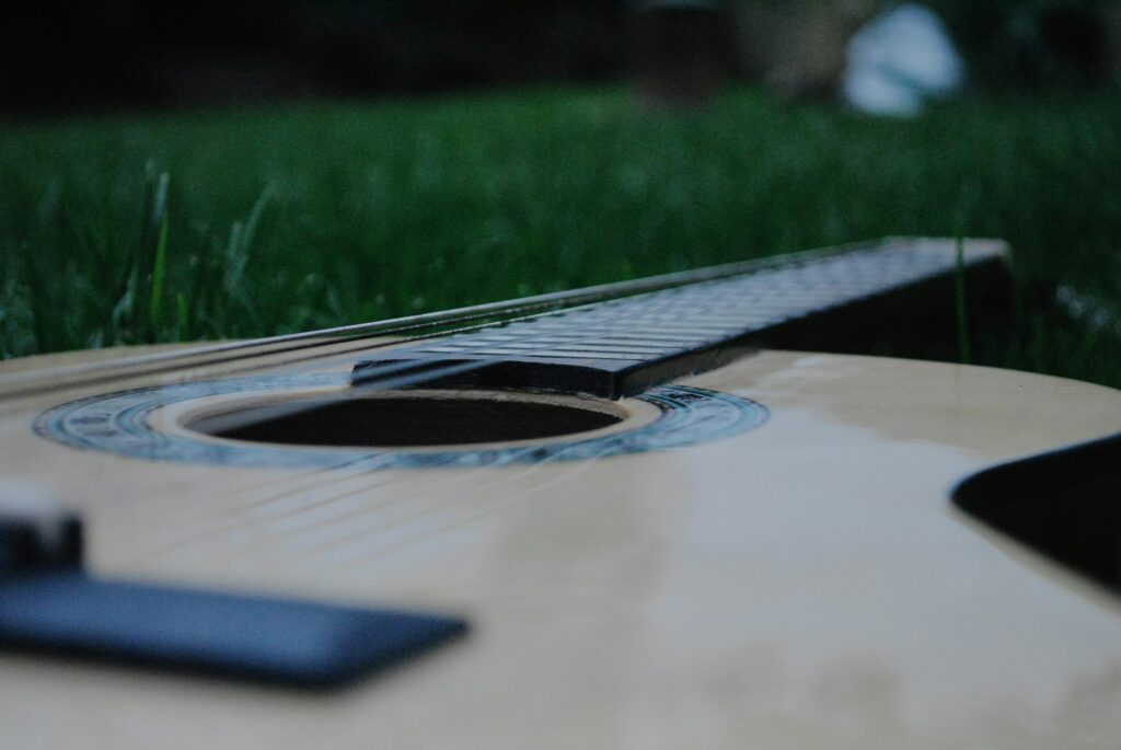 Cours de guitare à domicile pour enfants, adolescents et adultes débutants